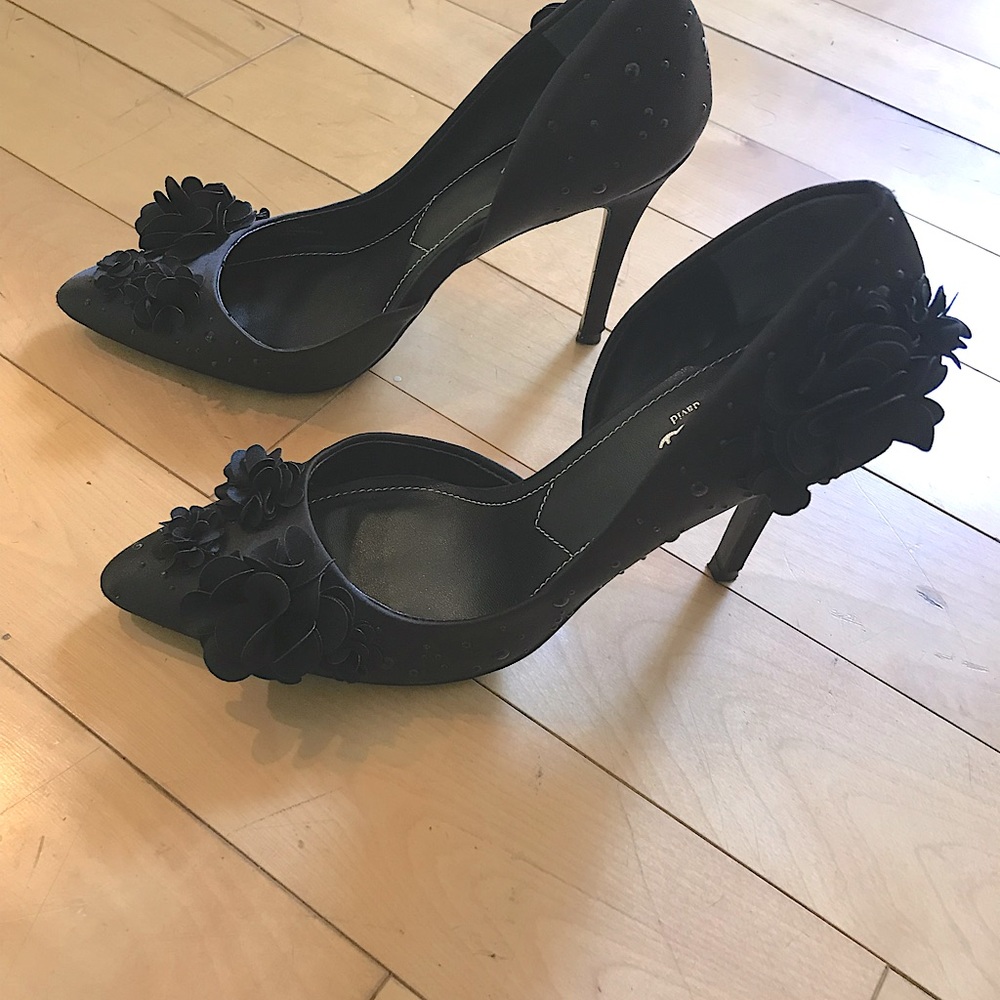 Black dress heels, size 6.5 M, these heels make the outfit!